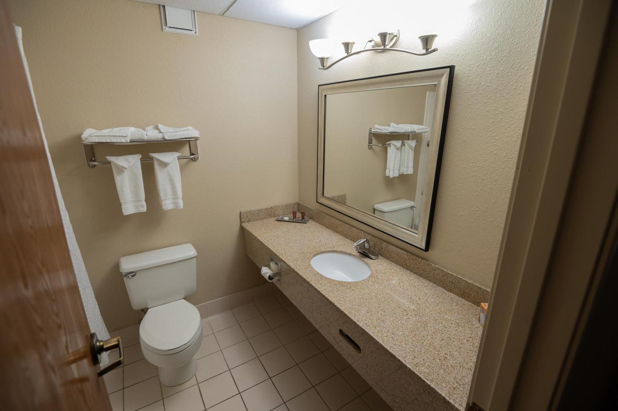 Quality Inn & Suites Downtown Mansfield Luaran gambar